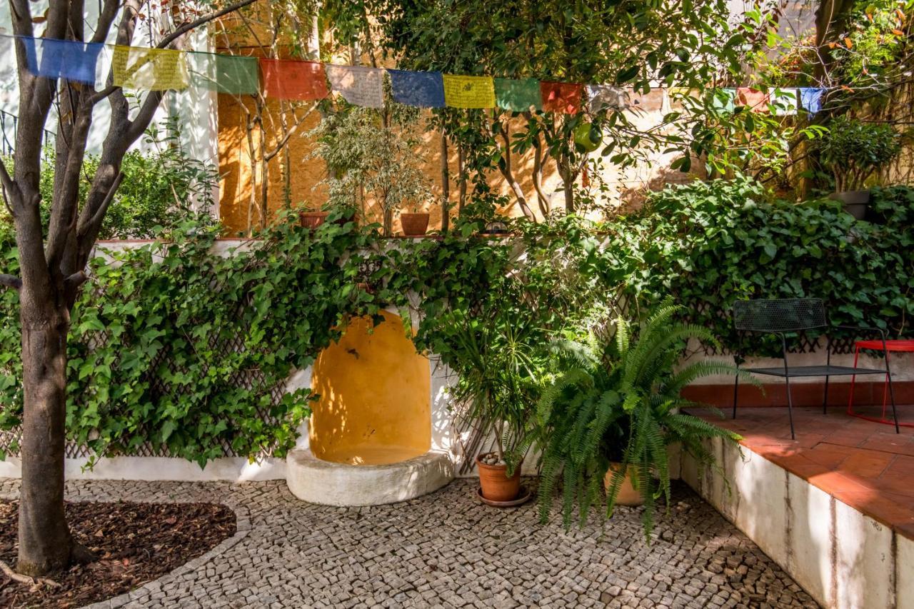 Lost Lisbon :: Avenida House, Lisbon